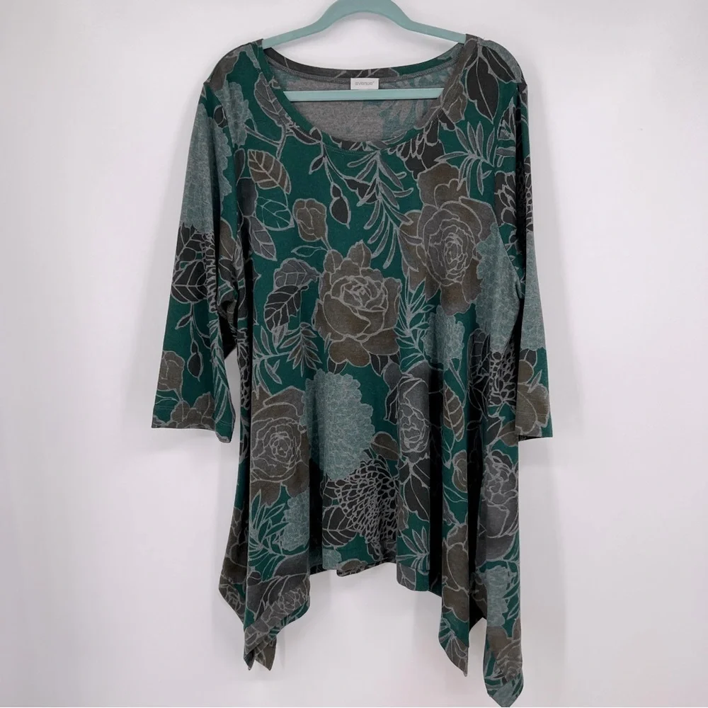 Avenue Floral Leaf Slit Roundneck Three-Quarter Sleeves Sharkbite Blouse - Picture 2 of 10